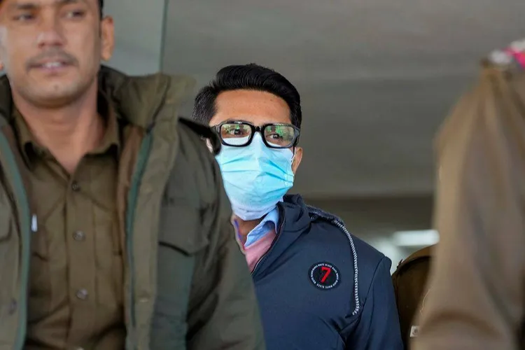 Business class: beat, pipi pe pasageră (sursa: indianexpress.com)