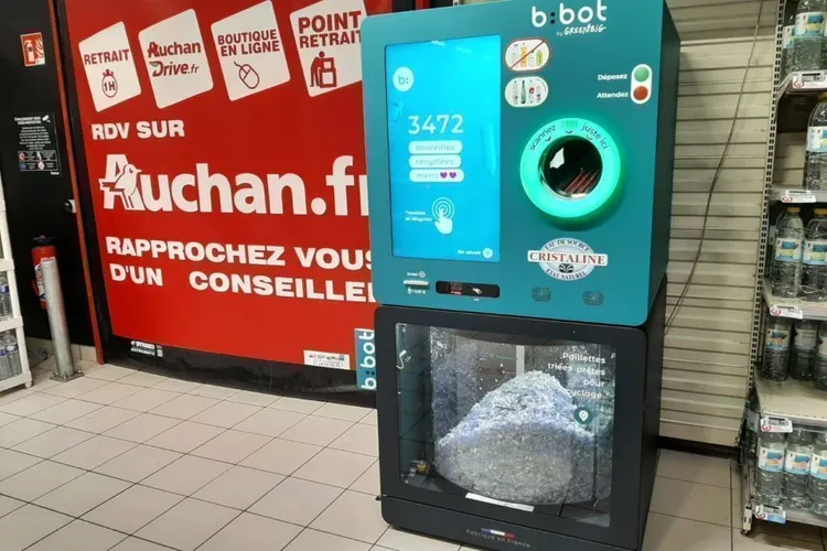 Auchan a instalat aparate de reciclare Foto: marne.fr