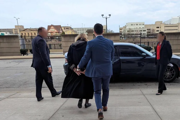 Judecătoare arestată pentru ajutarea unui migrant (sursa: X/FBI Director Kash Patel)