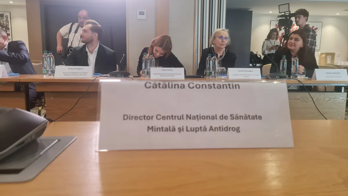 Centrul Național de Sănătate Mintală nu poate munci fără iPhone ultimul răcnet, plus căști Air Pods Foto: Facebook