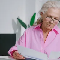 Mica recalculare a pensiilor, pas cu pas. Ce faceți dacă adeverința este respinsă, arhiva nu mai există sau dosarul întârzie