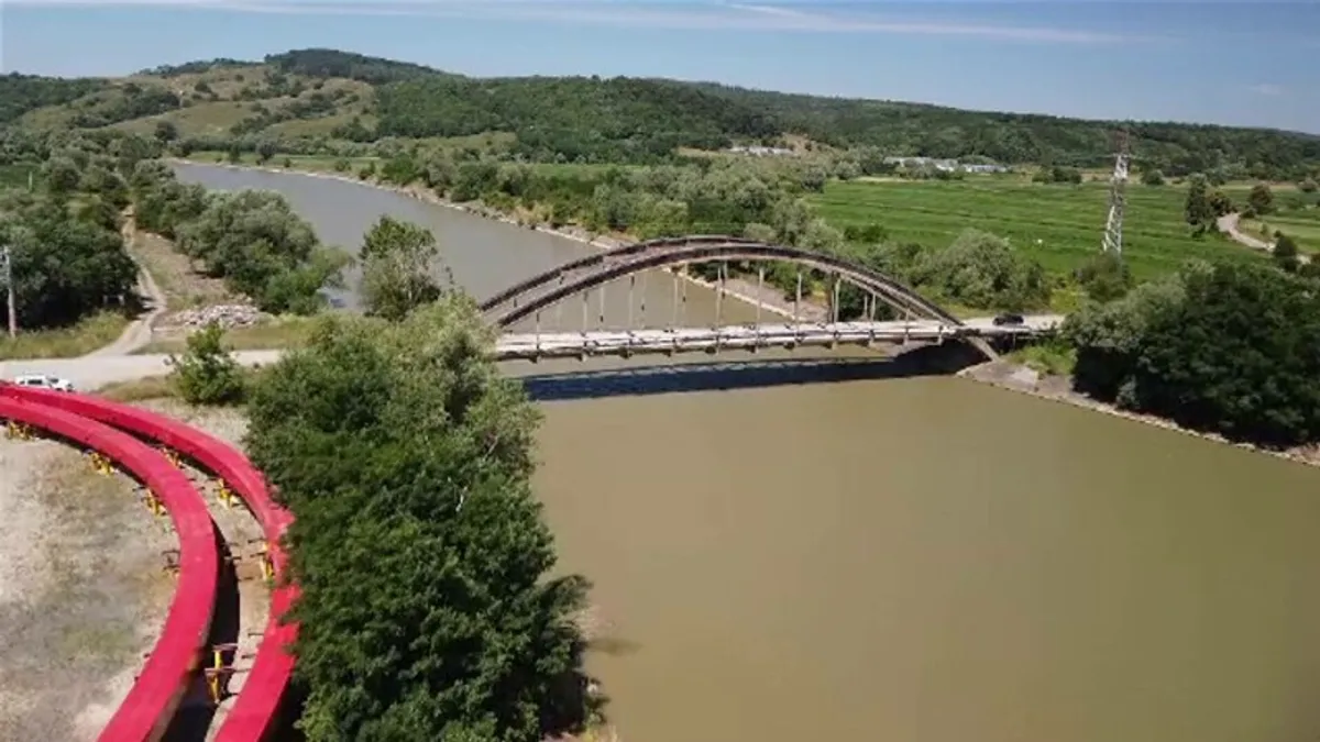 România n-a terminat podul spre baza Cincu Foto: Pro TV