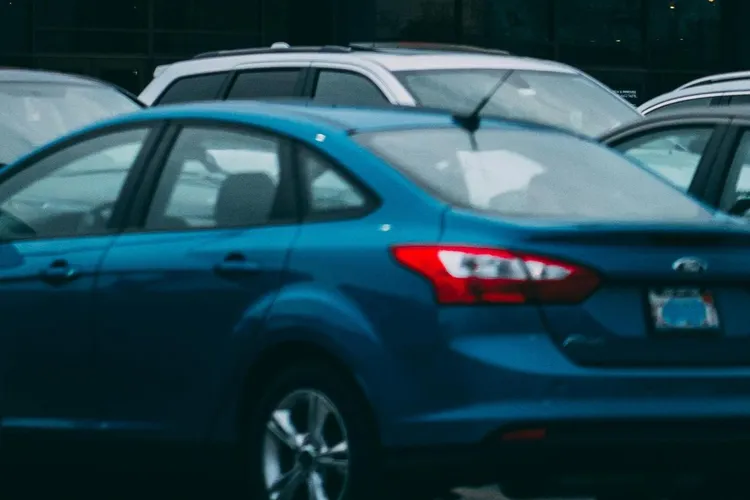 Riscurile cumpărării unei mașini vechi (sursa: Pexels/Ricky Esquivel)