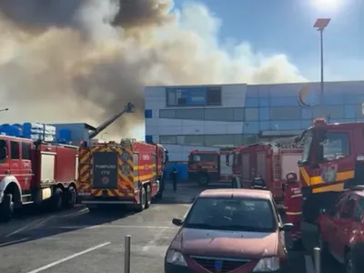 Incendiu puternic în București (sursa: Facebook/Alexandru Rogobete)