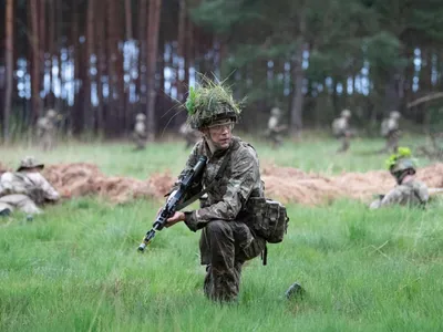 Stagiu militar plătit pentru tinerii britanici (sursa: Facebook/Ministry of Defence)