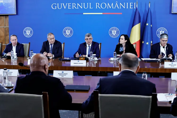 Majorarea salariilor bugetarilor a dus la deficitul uriaș  Foto: Facebook