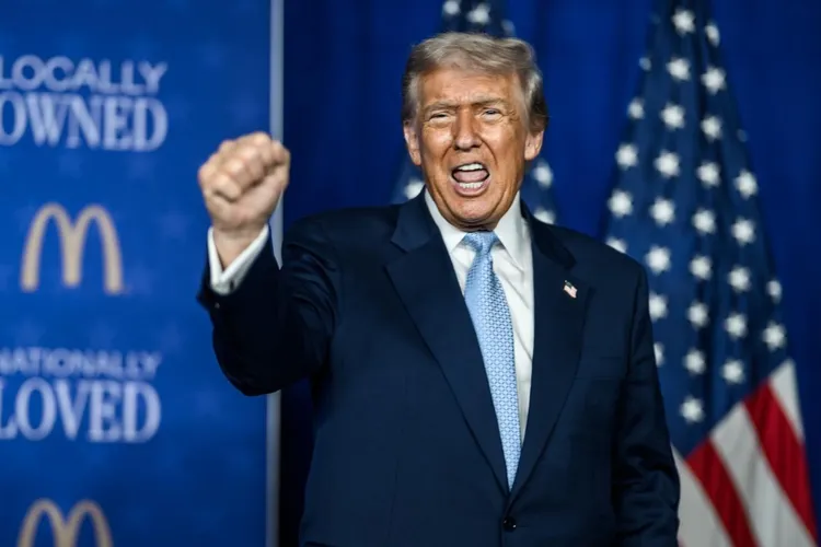 Trump acuză Ucraina de lipsă de recunoștință (sursa: Facebook/The White House)