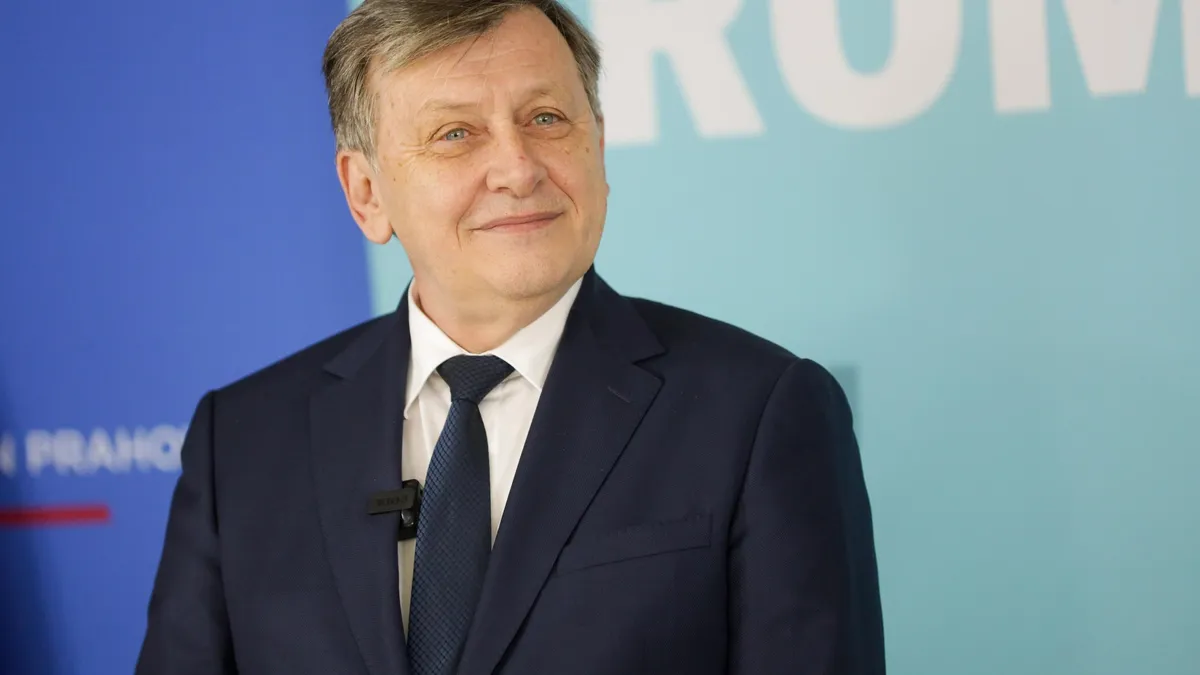 Crin Antonescu își cere dosarul CNSAS (sursa: Facebook/Crin Antonescu)