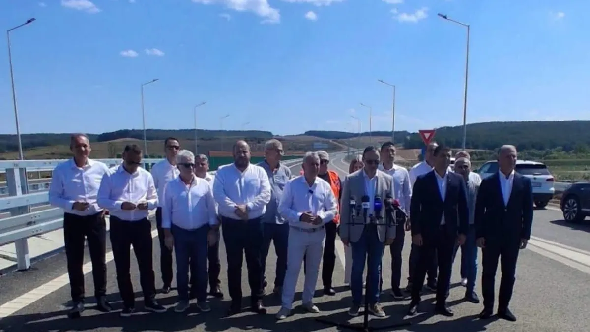 Grup de autorități la deschiderea autostrăzii
