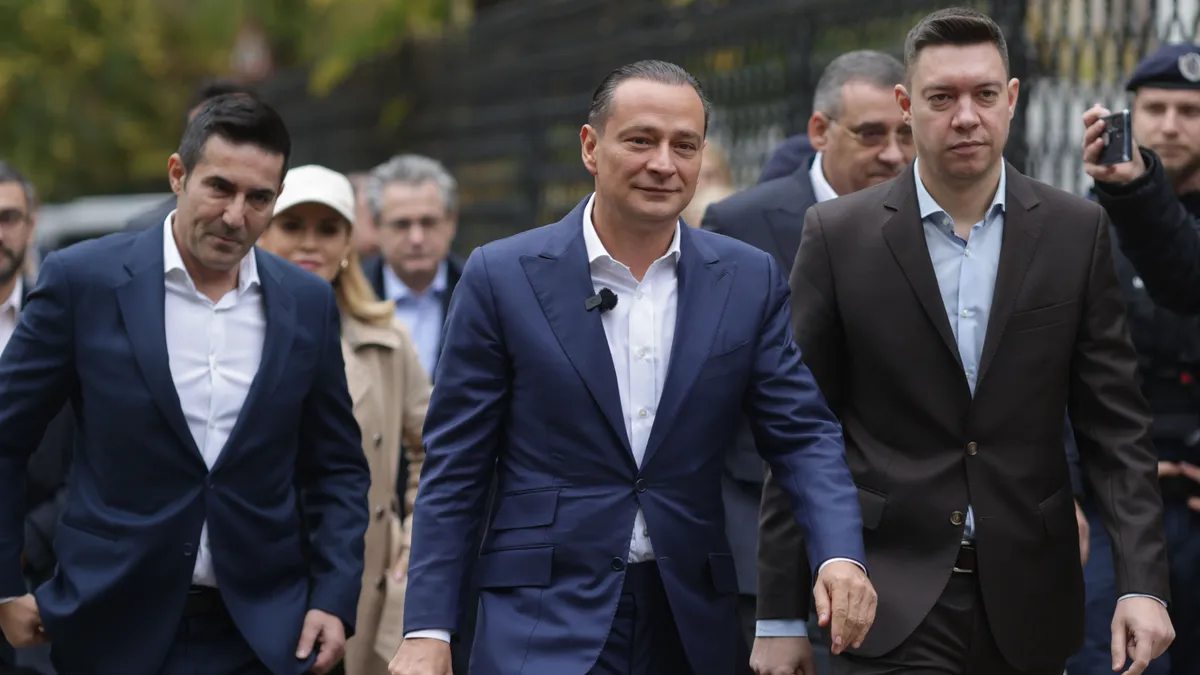 Băluță fuge de asocierea cu PSD: Grindeanu nu a venit la lansarea candidaturii sale, iar Firea a stat foarte discret, în eșalonul doi Foto: Inquam/George Calin