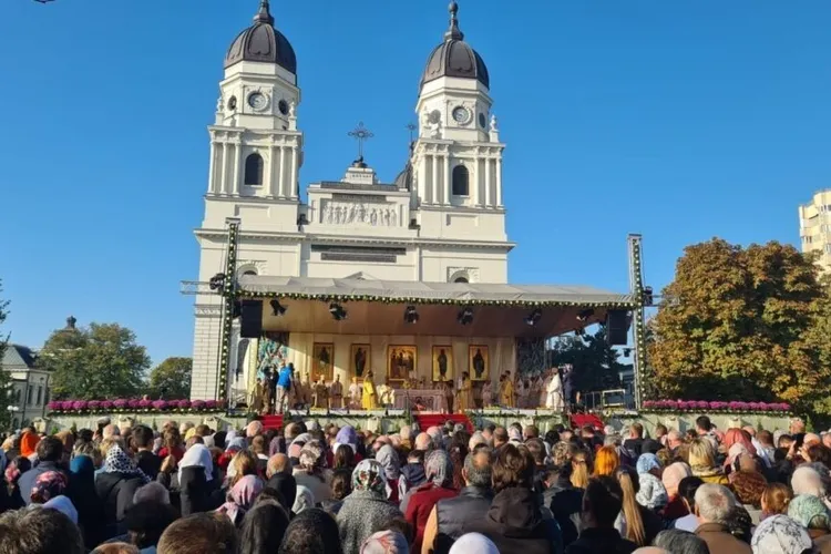 Programul complet al Hramului Sfintei Parascheva (sursa: ziaruldeiasi.ro)