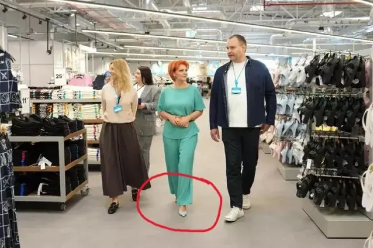 Olguța Vasilescu, pe vremuri mare amatoare a hainelor de blană, a trecut acum la conduri Valentino Foto: Facebook