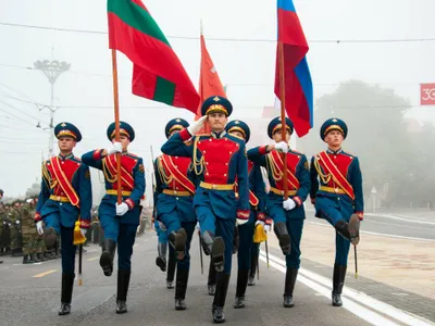 Rusia amenință cu armele din Transnistria. Aici, imagine de la parada militară de la Tiraspol din 2020 (sursa: oryxspioenkop.com)