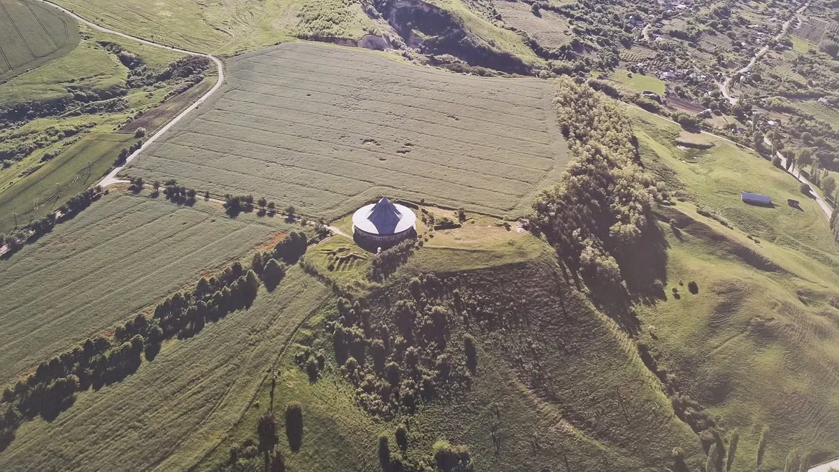 vedere aeriană a muzeului cucuteni