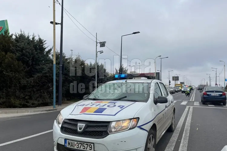 Copil lovit pe trecerea de pietoni de o mașină de poliție Foto: Replica Online