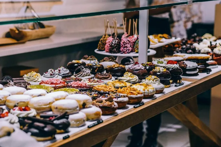 Cum evităm kilogramele în plus vacanță (sursa: Pexels/Igor Ovsyannykov)