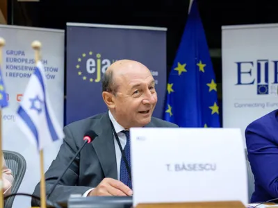 Băsescu votează Nicușor, Firea poate câștiga (sursa: Facebook/Traian Băsescu)