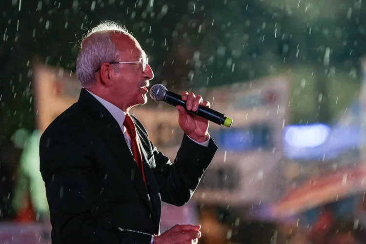 Kılıçdaroğlu, miting electoral în vestă antiglonț (sursa: Facebook/Kemal Kılıçdaroğlu)