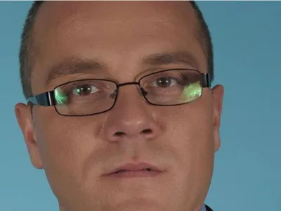 Avocat condamnat după ce și-a bătut cu sălbăticie fosta iubită. Victima, de nerecunoscut după agresiune