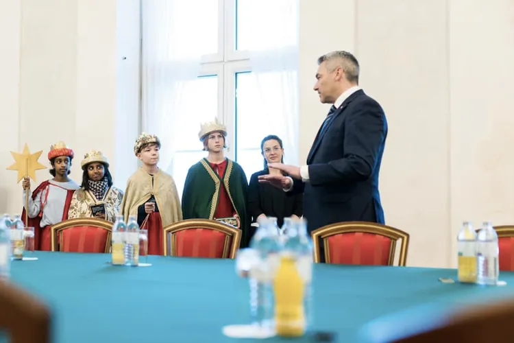 Presa austriacă: Viena, ipocrită și cinică (sursa: Facebook/Karl Nehammer)