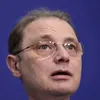 Trollingul s-a mutat de la Grindeanu la Niculescu: „Mai ai portofelul după întâlnirea cu borfașii roșii?”