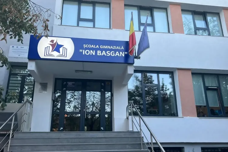 Elevii români blocați în Dubai sunt în siguranță (sursa: Facebook/Școala „Ion Basgan" Focșani)