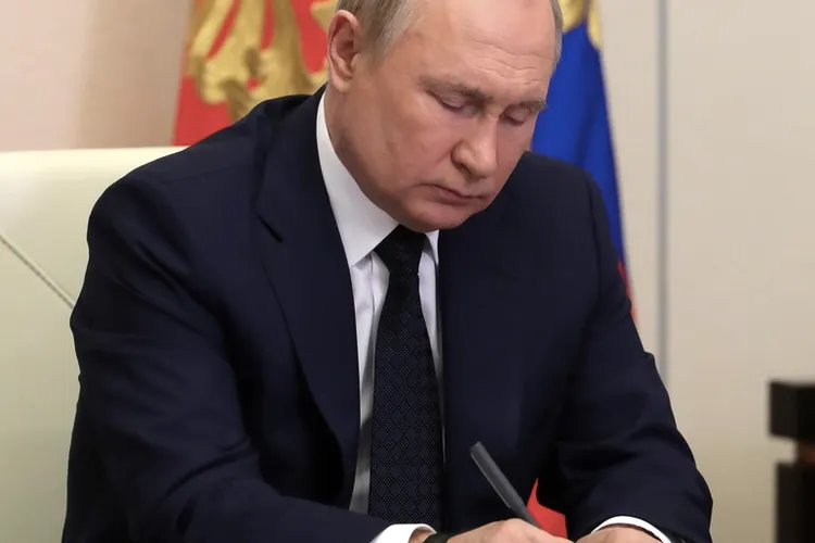 Răspunsuri furioase de la Moscova după ce Biden l-a numit pe Putin "măcelar" și "criminal de război"