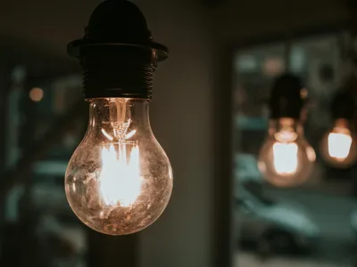 Facturi mari la energia electrică (sursa: Pexels/Emrah Tolu)
