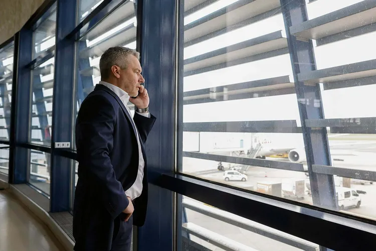 Cancelarul Austriei, Karl Nehammer, atac direct la primirea României în Schengen Foto: Facebook Karl Nehammer