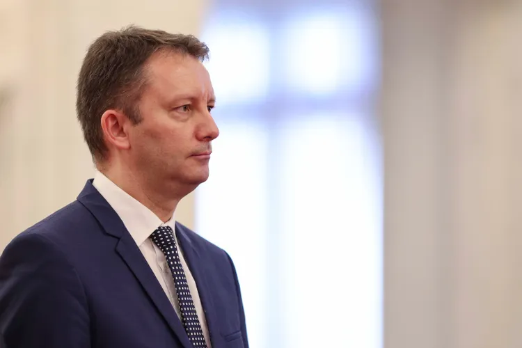 BREAKING Fitch spune că România ar putea fi retrogradată la "junk" dacă se prelungeşte criza politică