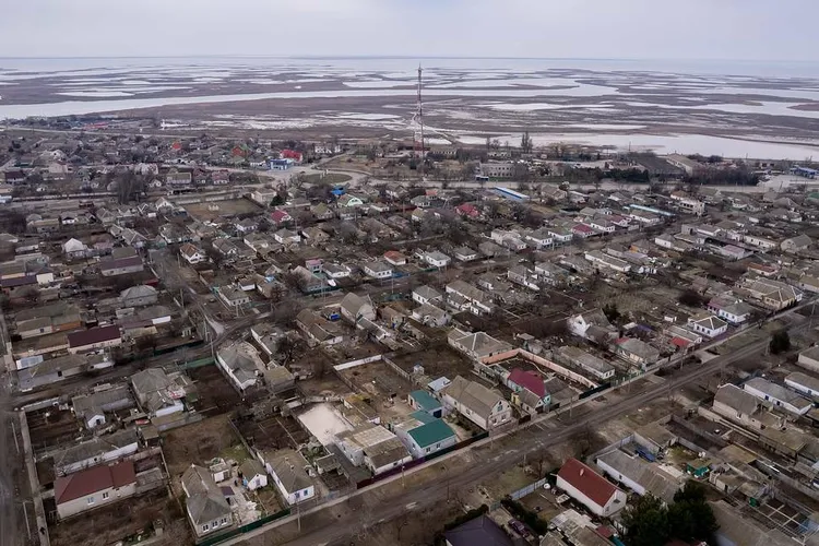 Capitala pro-rusă, 210 km de Herson (sursa: TASS)