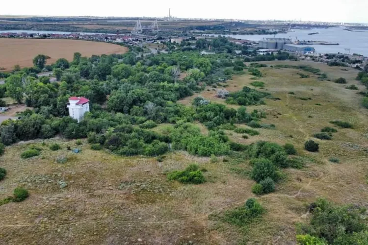 Blocuri peste dune marine la Agigea (sursa: ziaruldeiasi.ro)