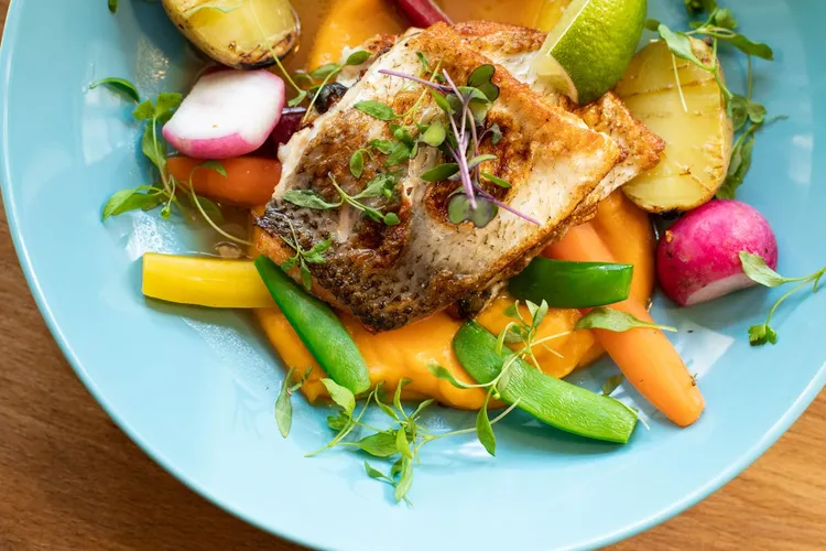 Dieta mediteraneană reduce riscul de cancer (sursa: Pexels/Valeria Boltneva)