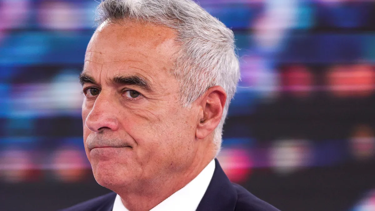 Mai legionar decât Simion, mai pro-Rusia decât Șoșoacă, dar cu banii in banca ungurească (sursa: Inquam Photos/Octav Ganea)