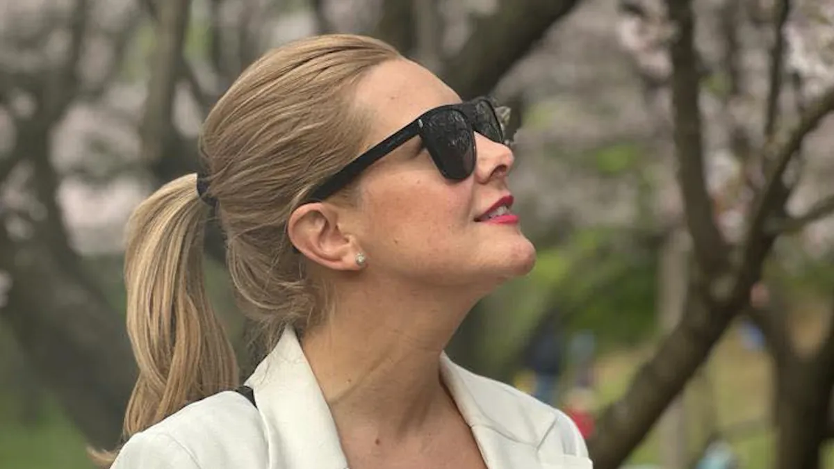 Blonda lui Rafila, excursii cu ministrul (sursa: Facebook/Raluca Puiu)