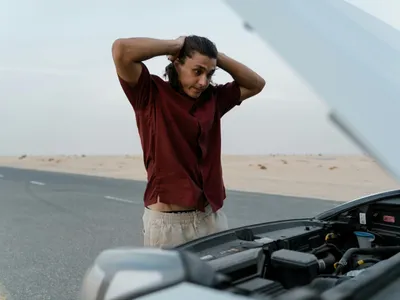 Cumpărarea unei mașini second-hand, evitarea capcanelor (sursa: Pexels/MART PRODUCTION)