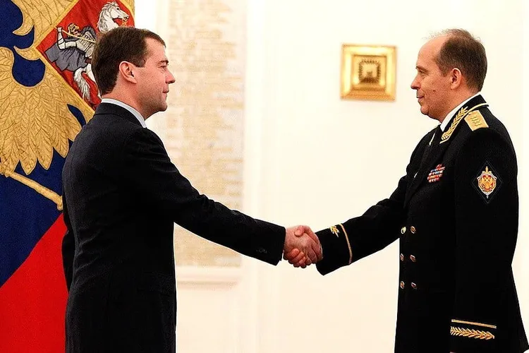 Șeful FSB - Putin, sancționat de SUA. În imagine, Aleksandr Bortnikov, în dreapta, în 2010 (sursa: kremlin.ru)