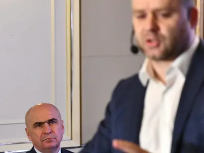 Bolojan, relaxat la sediul PNL București (sursa: Facebook/Ciprian Ciucu)