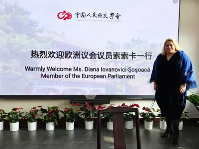 Cum au cucerit-o comuniștii chinezi pe Diana Șoșoacă Foto: Facebook Diana Șoșoacă