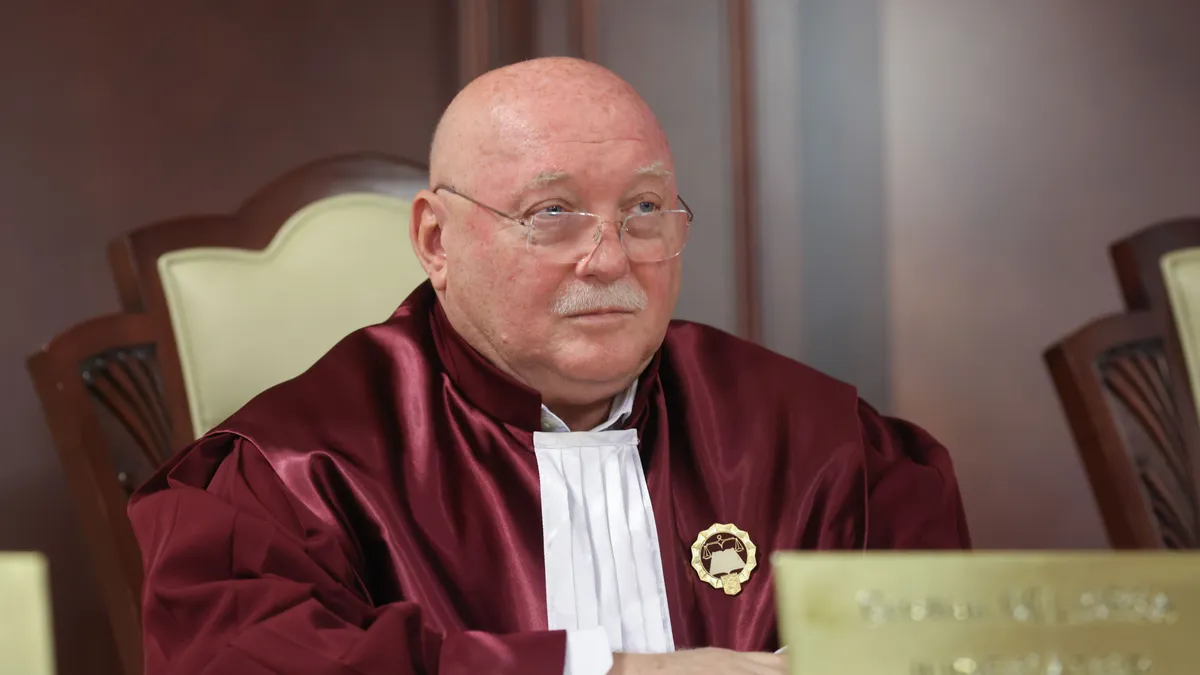 Judecătorul CCR Cristian Deliorga la sedinta solemna a Curtii Constitutionale a Romaniei pentru validarea mandatului presedintelui ales Nicusor Dan, in Bucuresti, 22 mai 2025