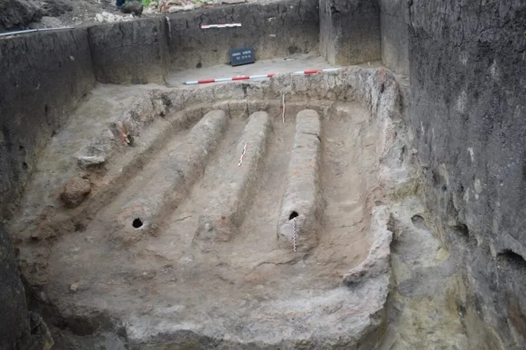 Cuptor preistoric (Cucuteni), descoperit la Iași sursa: ziaruldeiasi.ro)