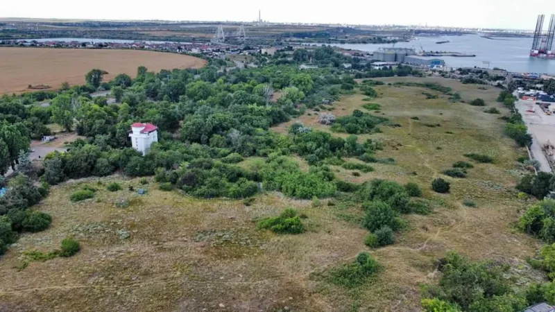 Blocuri peste dune marine la Agigea (sursa: ziaruldeiasi.ro)