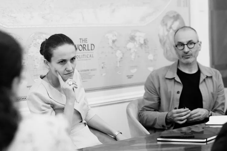 Răzbunarea lui Ponta: angajații lui Sebi Ghiță sună noaptea la familia purtătorului de cuvânt al MAE Foto: Facebook