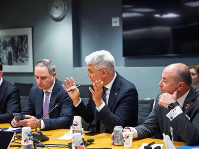 Dragoș Pîslaru, care a fost recent la Washington DC alături de actualul ministru de Finanțe, spune că ar rămâne într-un guvern Nazare Foto: Facebook