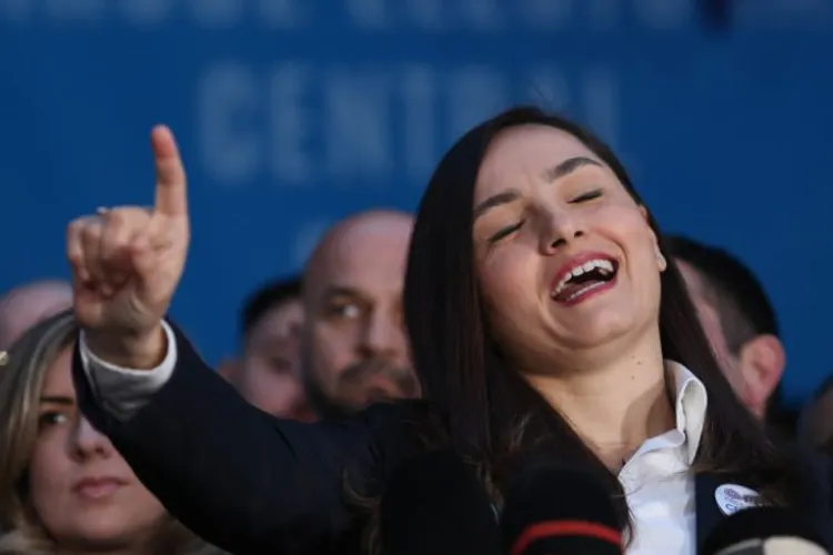 Suveranista Gavrilă acceptă mâna întinsă de Șoșoacă Foto: Inquam/George Calin