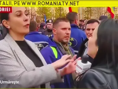 Doamnele de la Realitatea și România TV s-au certat, cu voce ridicată, la mitingul minerilor Foto: Captură video România TV/Podul