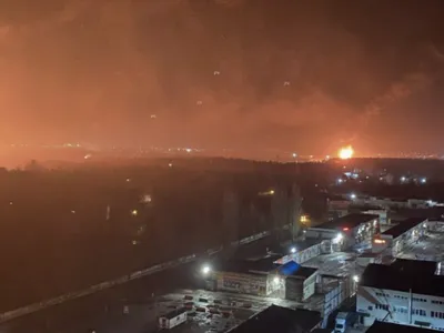 Depozit petrolier militar rus, incendiu masiv (sursa: kyivpost.com)