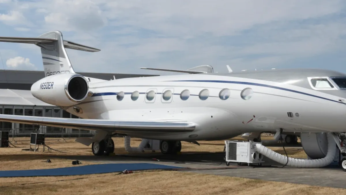 Peste o sută de avioane rusești, inclusiv jetul privat al lui Roman Abramovici, pe lista neagră a SUA – poza 1