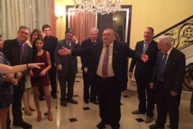 Fostul polițist Grecea și soția controlează consulatul din Emiratele Arabe Foto: MAE