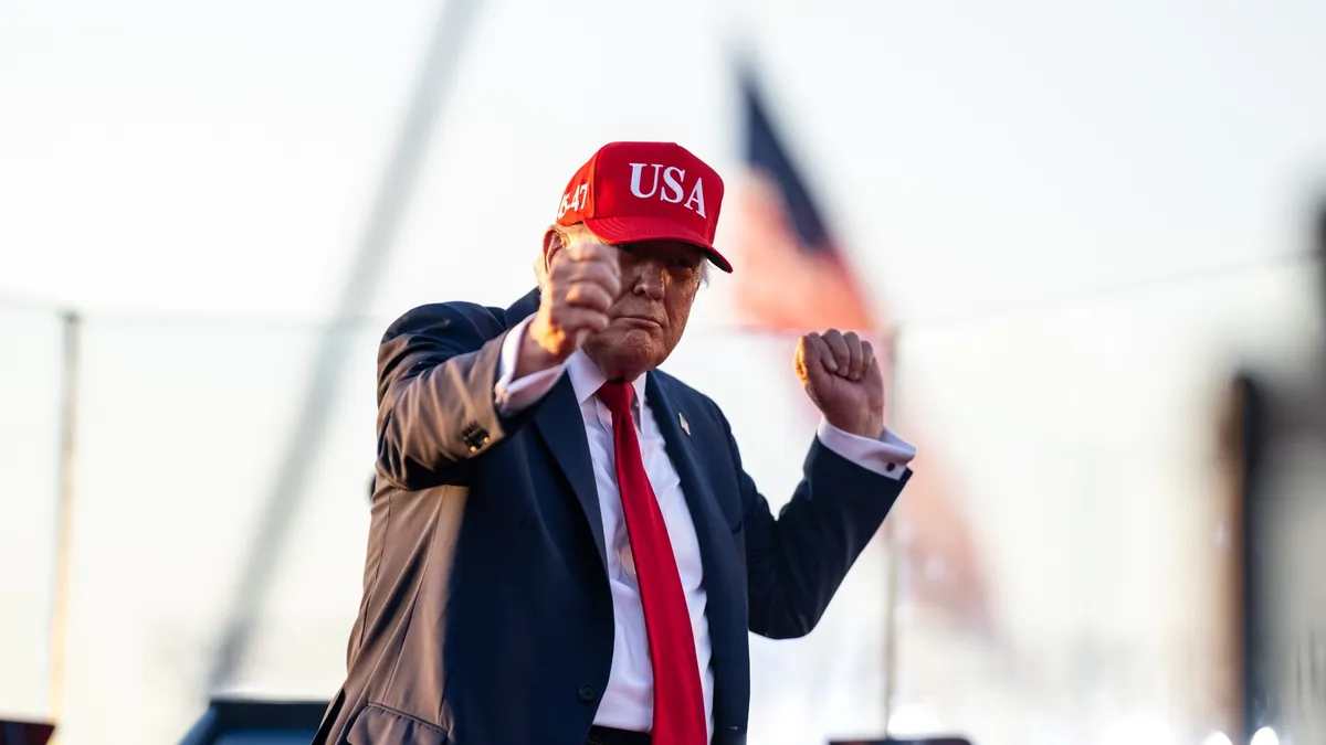 Donald Trump amenință Rusia cu ultimatum (sursa: Facebook/The White House)